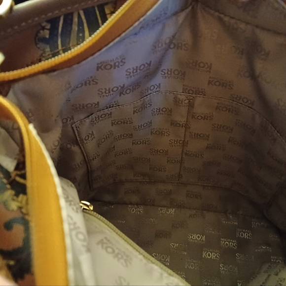 Michael Kors Paisley Printed Medium handbag/tote - Picture 2 of 7